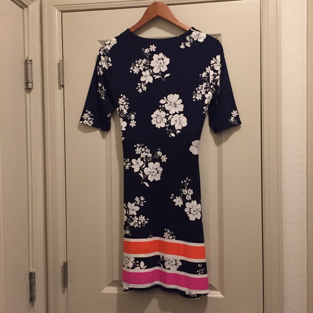 VINCE CAMUTO DRESS - Picture 3 of 4